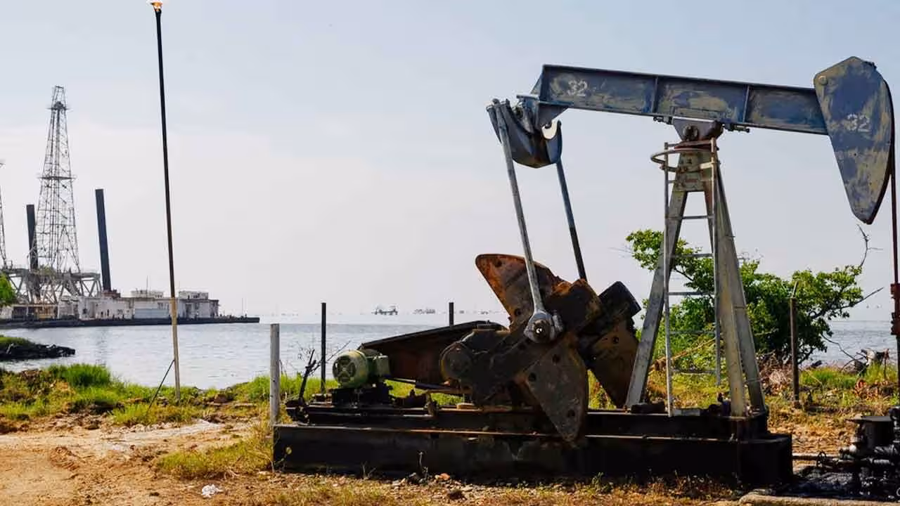 Crude Oil | భారత్కు ఇంధన కష్టాలు తీరినట్లేనా.. చవక ధరకే వెనిజులా నుంచి చమురు..