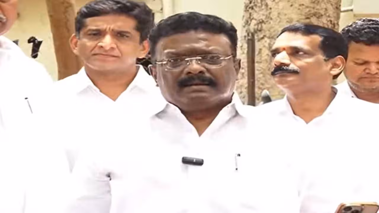 MLC Dasoju Sravan | బండి సంజయ్ తన భాషతో బీజేపీని బొంద పెడుతుండు : ఎమ్మెల్సీ దాసోజు