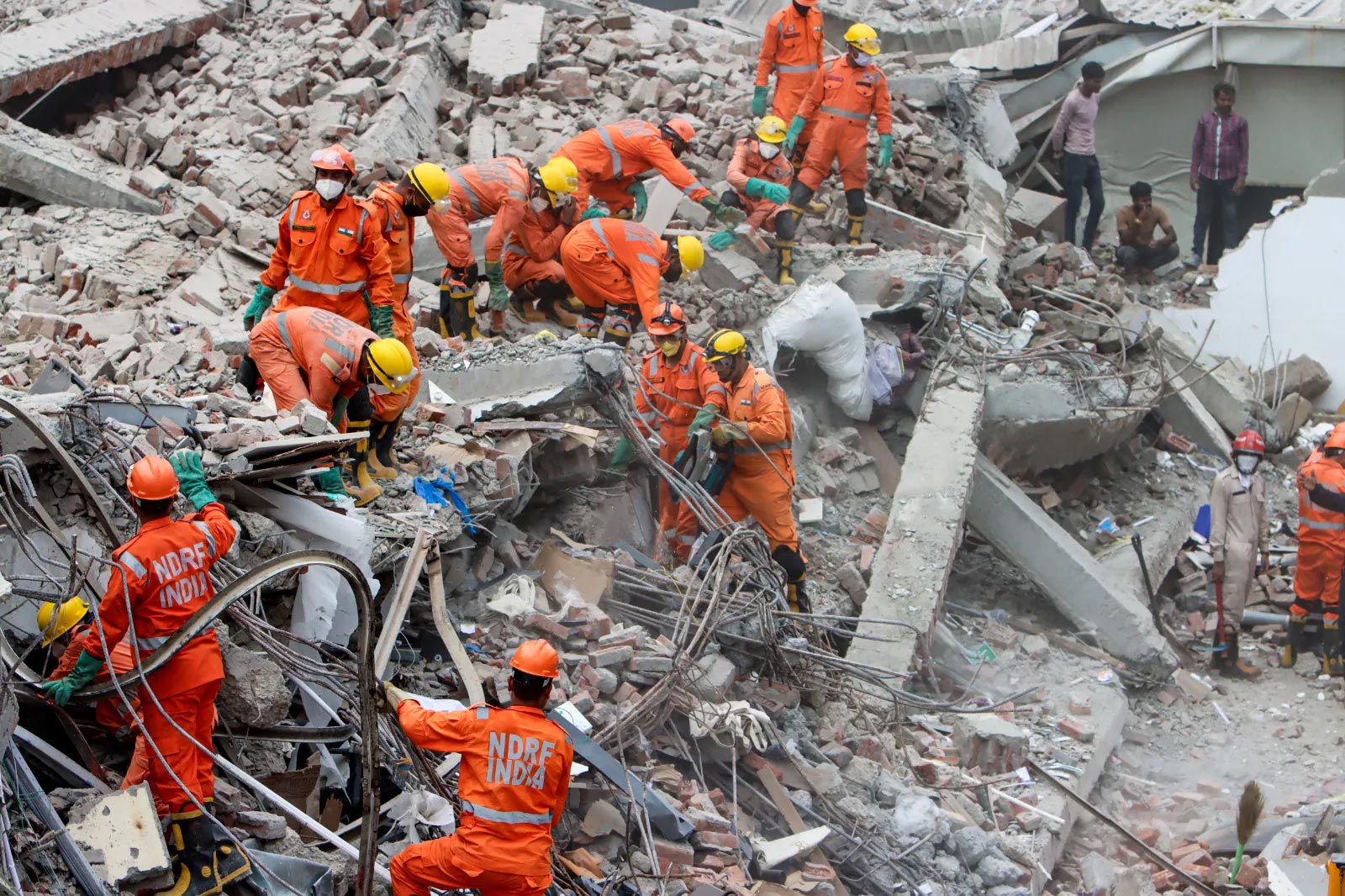 Delhi Saket Building Collapse Video 4 Dead and Rescue Ops Over
