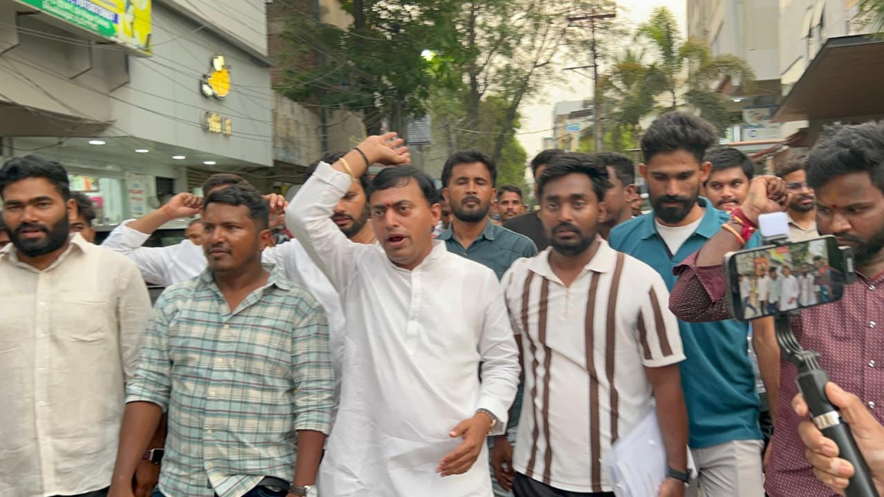 BRS Leader Yenugula Rakesh Reddy Leads Massive Unemployed Youth Protest in Dilsukhnagar