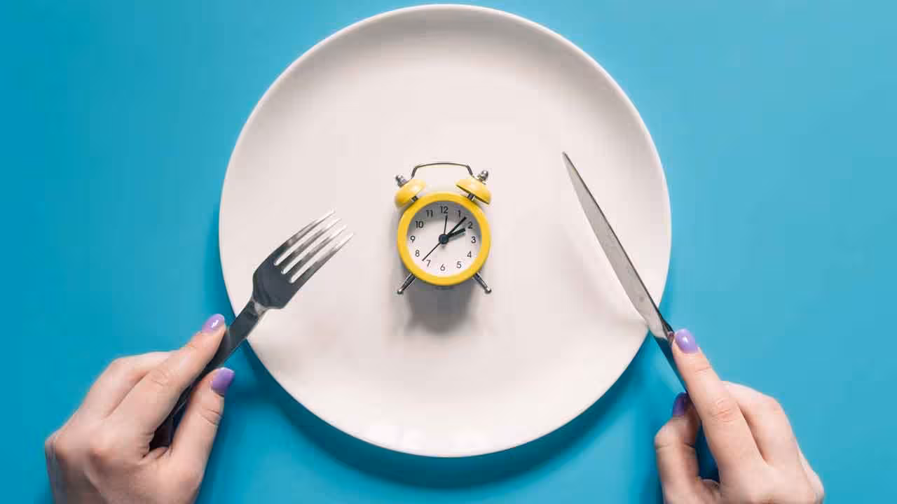 Food | బరువు తగ్గాలని భోజనం మానేస్తున్నారా.. అలా చేయొద్దంటున్న వైద్యులు..
