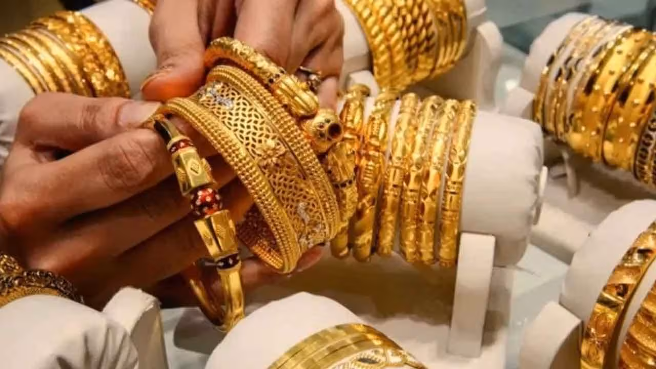 Gold And Silver Prices Today | కమోడిటీ మార్కెట్లలో తీవ్ర అస్థిరత.. పెట్టుబడిదారుల్లో సందిగ్ధత..