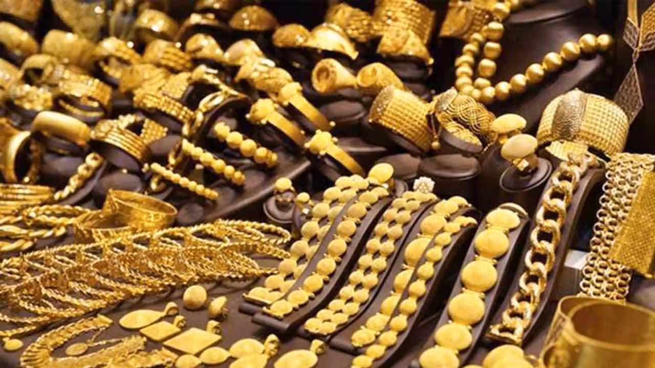 Gold And Silver Prices Today | భారీగా తగ్గిన బంగారం ధరలు.. యుద్ధం భయంతో పెట్టుబడిదారుల్లో తగ్గిన ఆసక్తి..