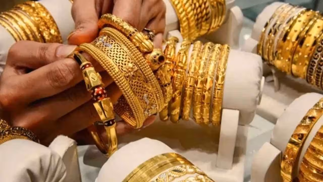 Gold And Silver Prices Today | భారీగా తగ్గిన బంగారం, వెండి ధరలు.. కొనేందుకు ఇది సమయమేనా..?