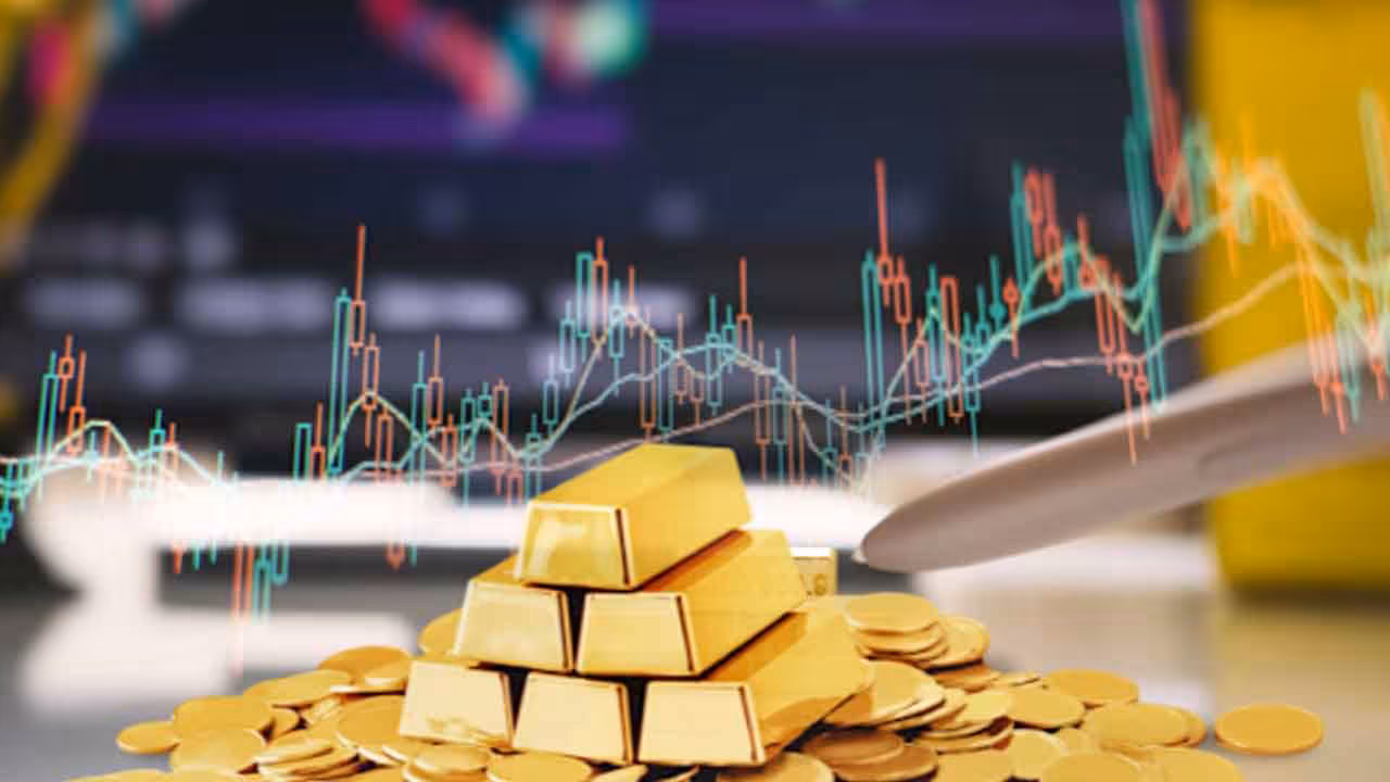 Gold And Silver Prices Today | స్వల్పంగా తగ్గిన బంగారం ధరలు.. కొనుగోలుకు ఇదే మంచి సమయమా..?