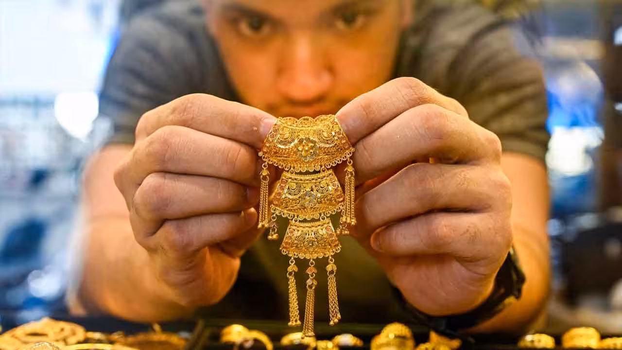 Gold And Silver Prices Today | ఈక్విటీ మార్కెట్లలో పాజిటివ్ సంకేతాలు.. స్వల్పంగా పెరిగిన బంగారం, వెండి ధరలు..
