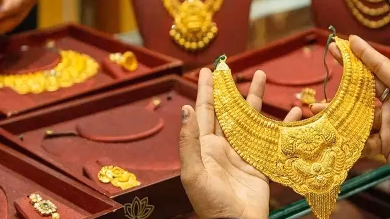 Gold And Silver Prices Today | దేశ ప్రజలకు మోదీ ‘గోల్డ్’ షాక్.. ఒక్క రోజులోనే రూ.1.39 లక్షలు పెరిగిన పసిడి ధర..
