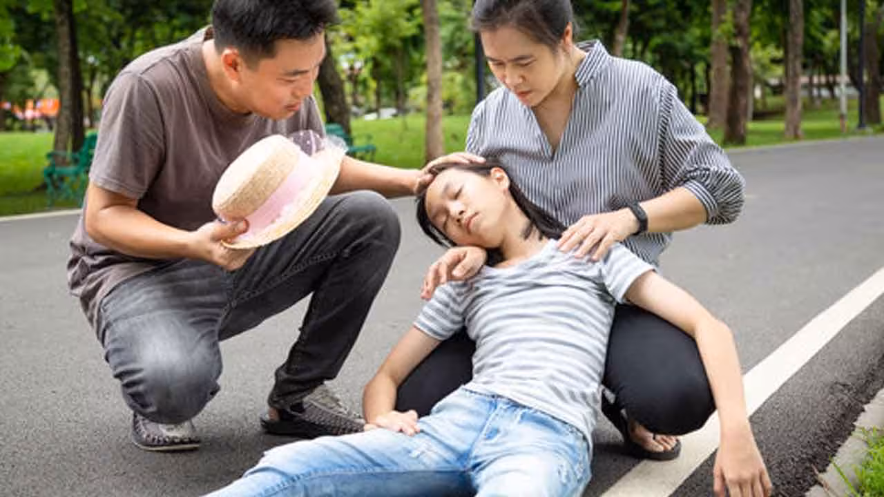 Heat Stroke | ఎండల్లో జాగ్రత్త.. హీట్ స్ట్రోక్ వస్తే ఈ 10 లక్షణాలు కనిపిస్తాయి.. లైట్ తీసుకుంటే ప్రాణాలకే ప్రమాదం..