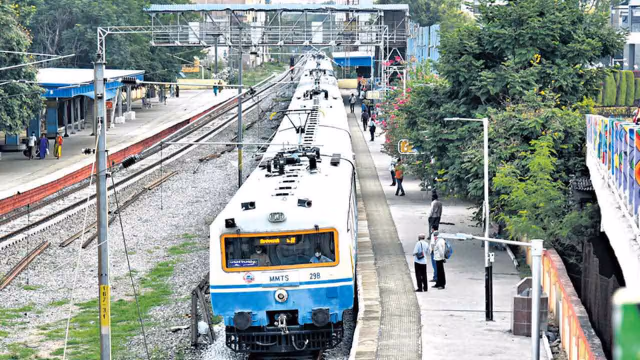 MMTS Railway Stations | హైదరాబాద్లో కొత్తగా మరో మూడు ఎంఎంటీఎస్ రైల్వే స్టేషన్లు..!