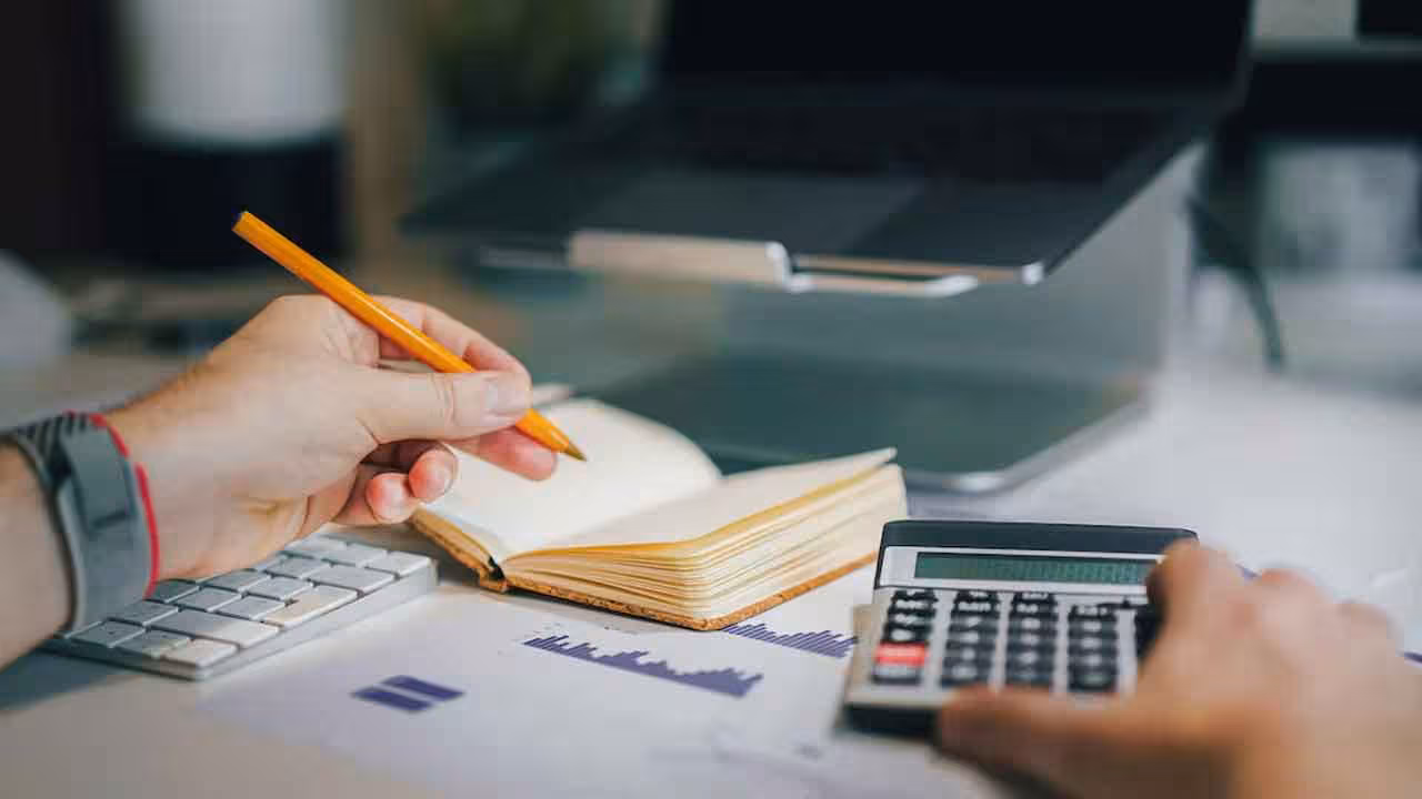 Money Saving | చిన్న చిన్న ఖర్చులే దీర్ఘకాలంలో భారీ నష్టాలను ఇస్తాయా.. డబ్బు పొదుపు చేయడంలో మల్లర్నీ ఏం చెప్పారు..?