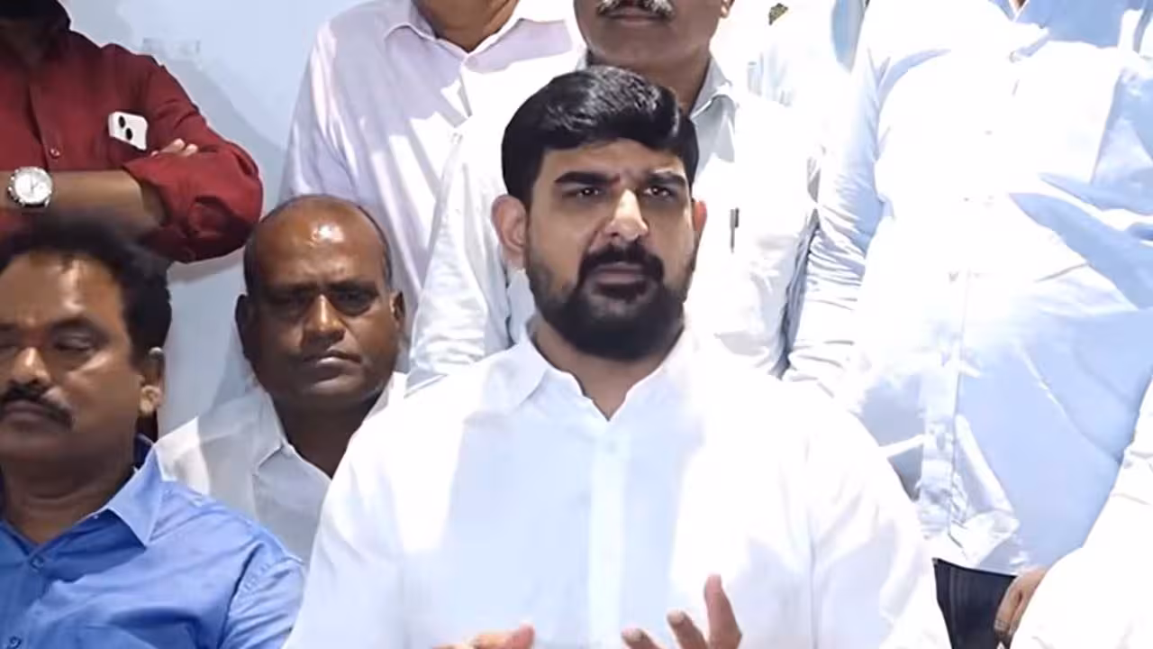 Padi Kaushik Reddy | డ్రగ్స్ మిక్స్ చేసుకుని తంబాకు తింటడు.. బండి సంజయ్పై పాడి కౌశిక్ రెడ్డి సంచలన వ్యాఖ్యలు