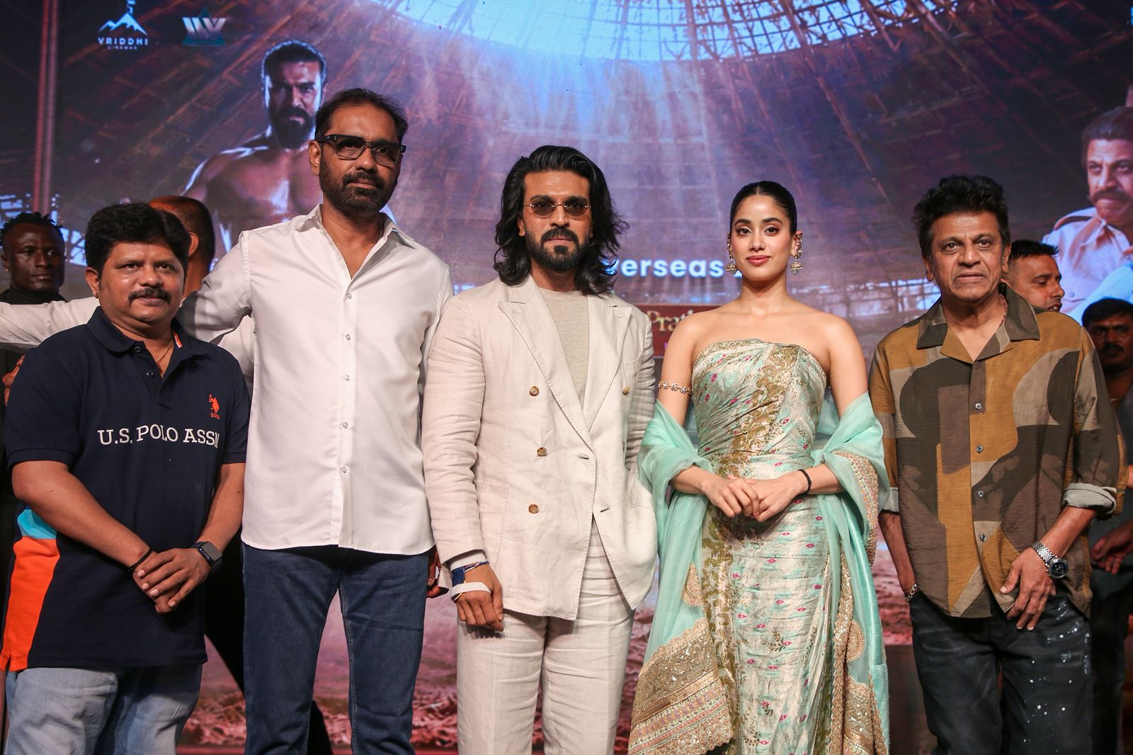 పెద్దిలో తాను రామ్ చరణ్కు కోచ్లా అతడి లక్ష్యానికి అండగా నిలబడే పాత్ర చేస్తున్నానని శివరాజ్కుమార్ అన్నారు.