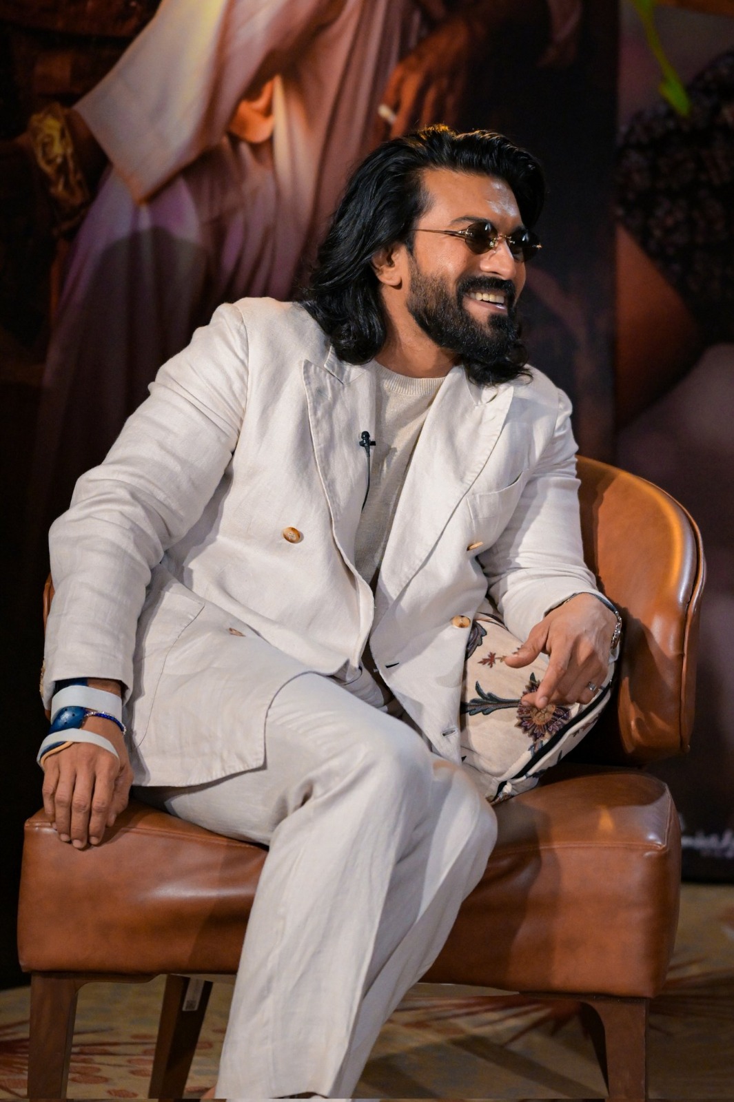 పెద్దిలో రామ్చరణ్తో సమానంగా డ్యాన్స్లు చేయడానికి చాలా కష్టపడాల్సివచ్చిందని జాన్వీ కపూర్ అన్నది.