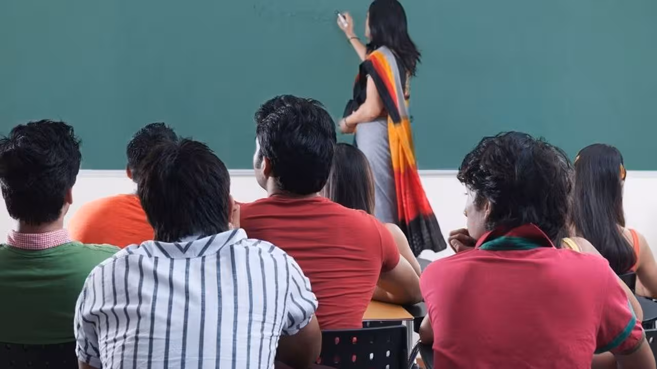 Professor Posts | యూనివర్సిటీల్లో 1,523 అధ్యాపక పోస్టులు.. నేడు నోటిఫికేషన్