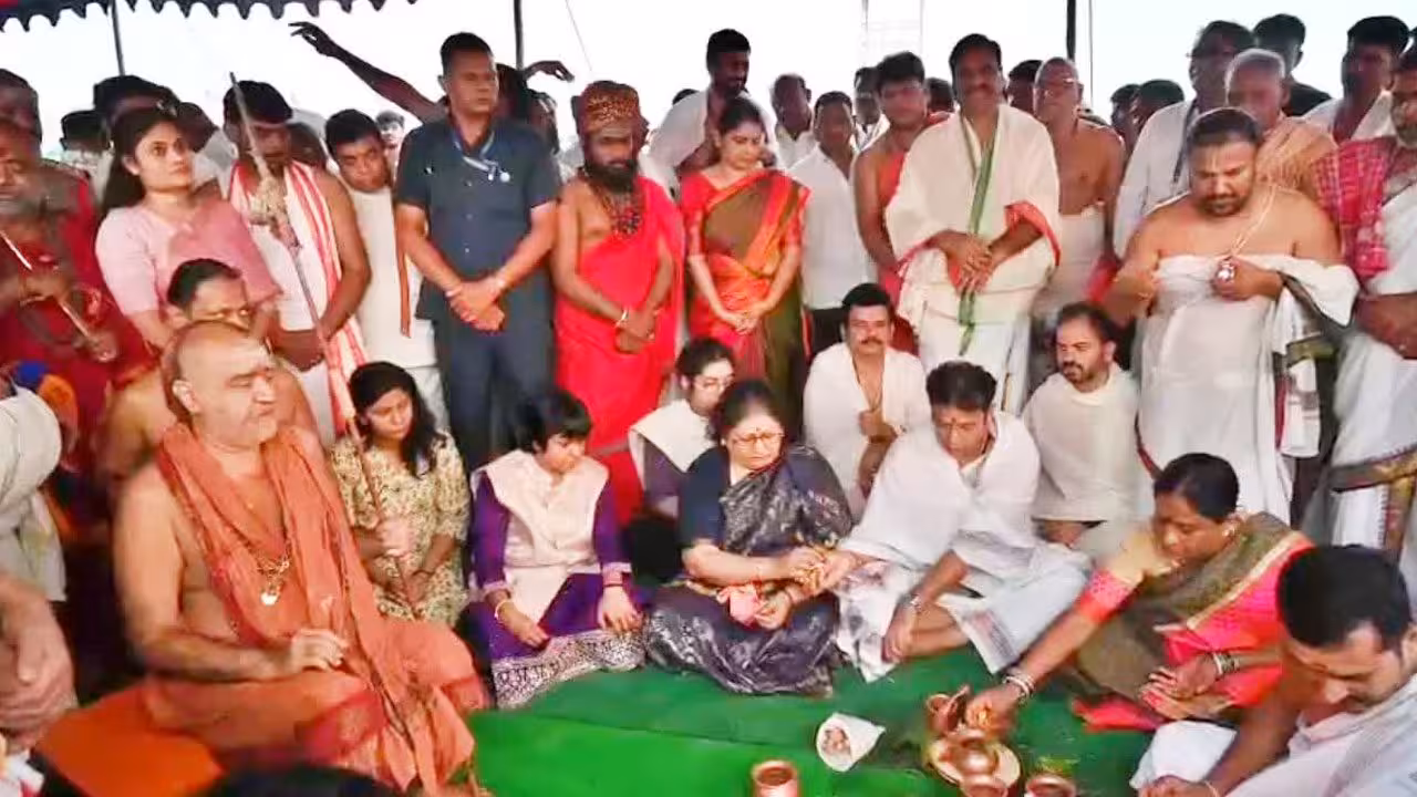 Saraswati Antya Pushkaralu | సరస్వతి అంత్య పుష్కరాలు ప్రారంభం.. భారీగా తరలి వచ్చిన భక్తులు