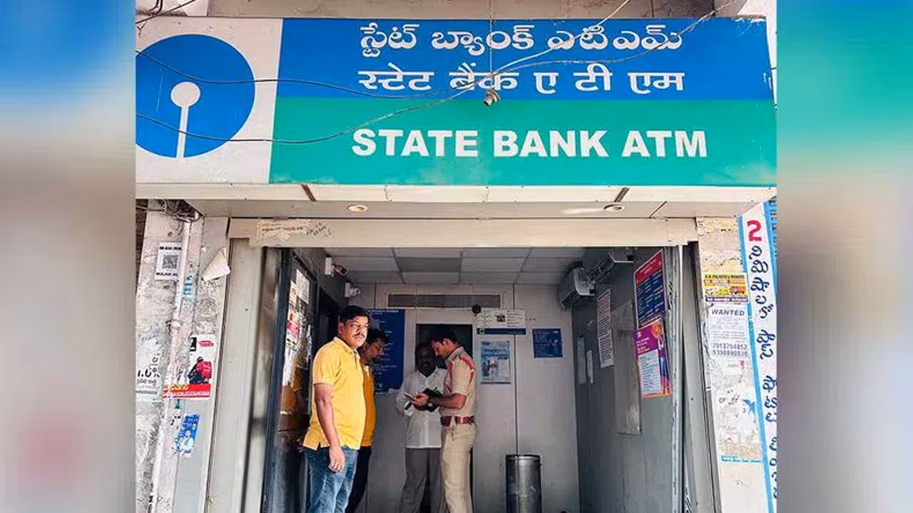 SBI ATM | మహబూబ్నగర్ పట్టణంలో ఎస్బీఐ ఏటీఎం ధ్వంసం.. నగదు చోరీ