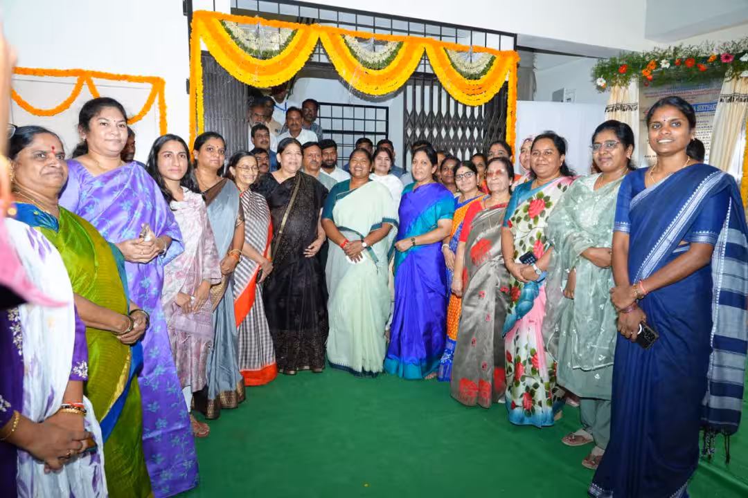 Seethakka | పనిచేసే గ్రామీణ మహిళల కోసమే హాస్టళ్లు: మంత్రి సీతక్క