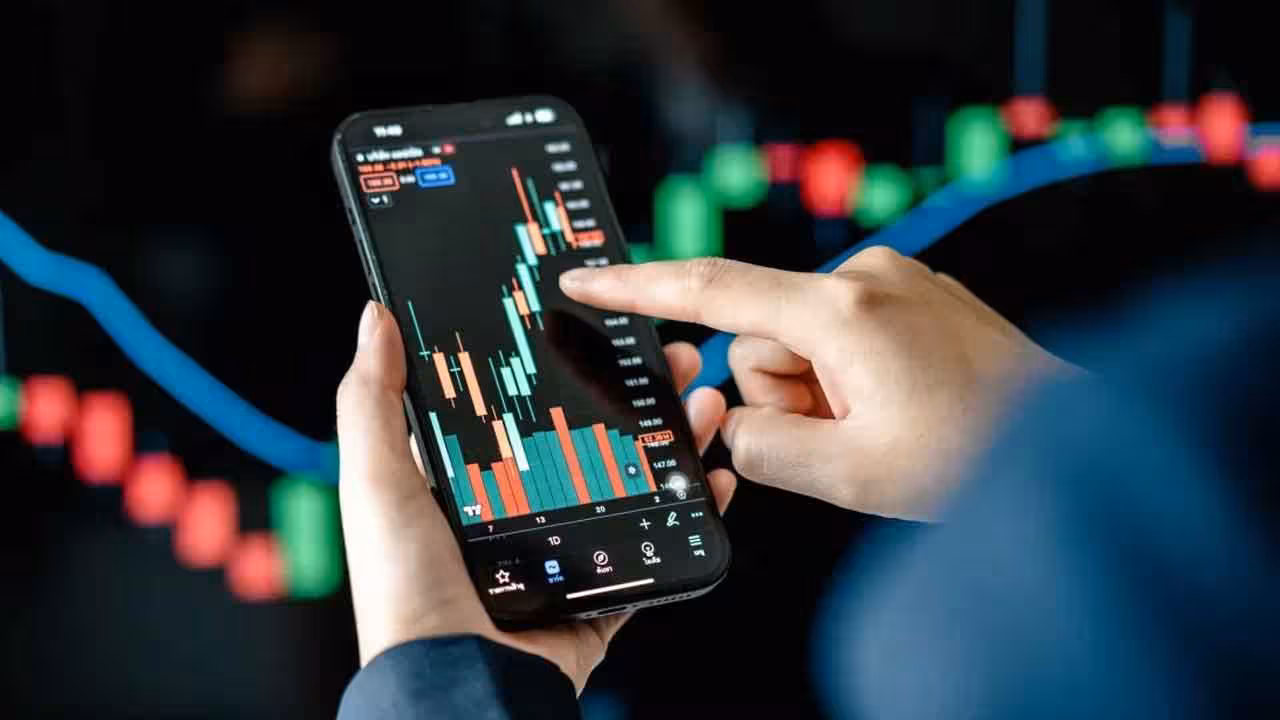 Stock Markets | ప్రధాని మోదీ పొదుపు వ్యాఖ్యల ఎఫెక్ట్.. స్టాక్ మార్కెట్లలో నష్టాలు కంటిన్యూ..