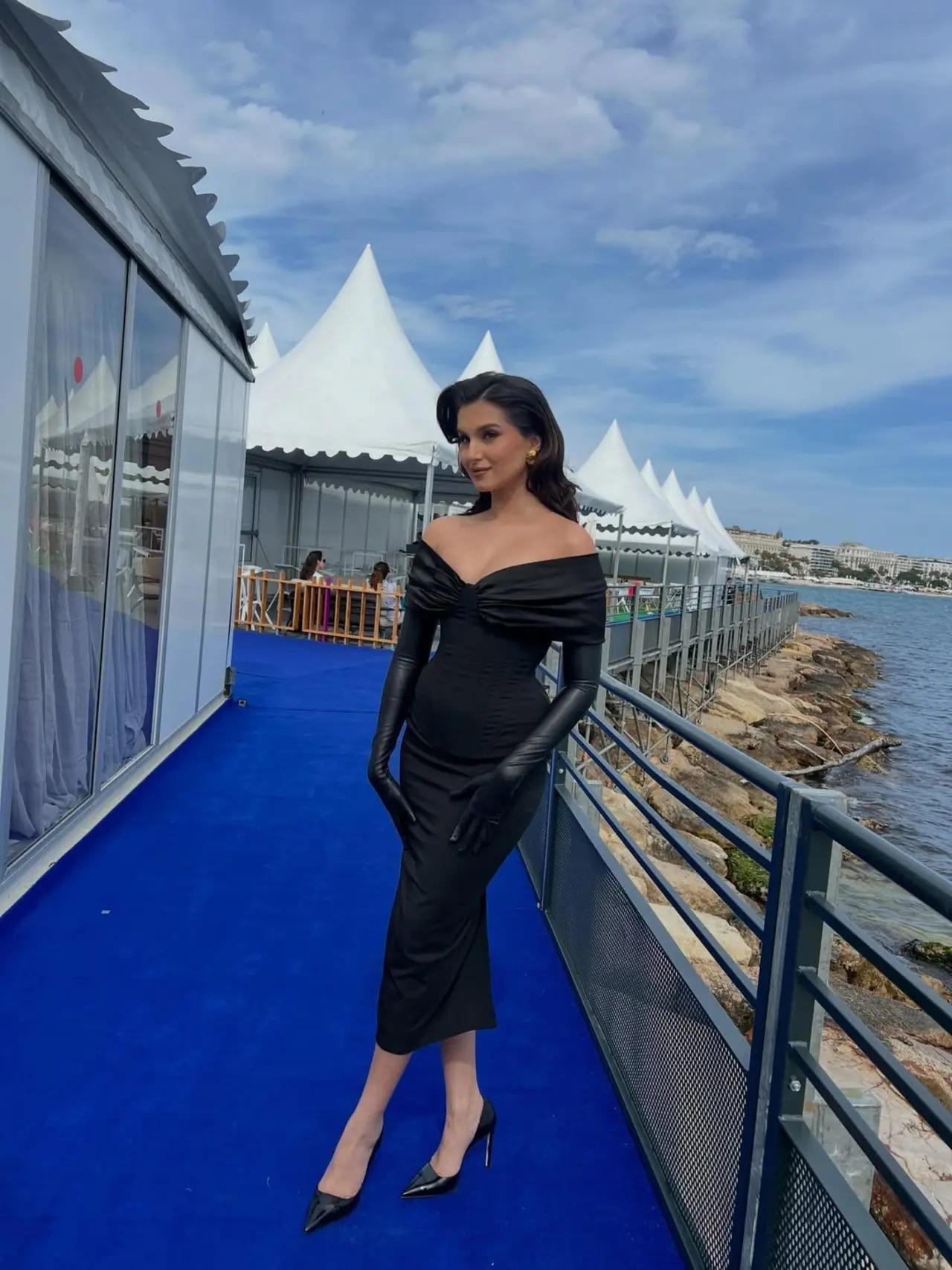 Tara Sutaria | కేన్స్లో మెరిసిన టాక్సిక్ హీరోయిన్ - Image 4