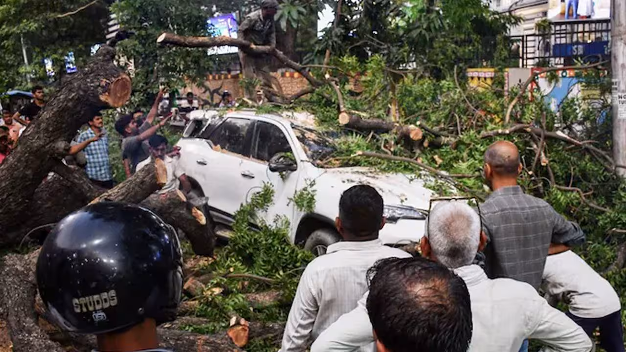 Uttar Pradesh | ఉత్తరప్రదేశ్లో తుఫాన్ బీభత్సం.. 89 మంది మృతి