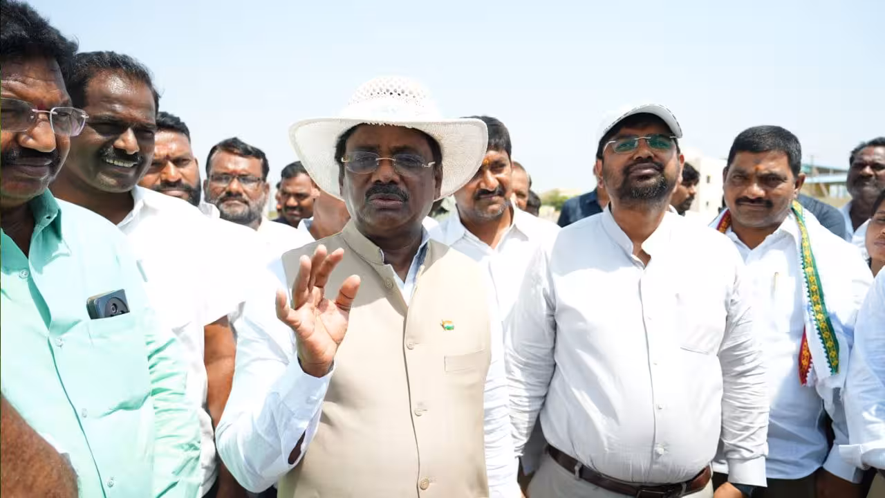 Minister Vivek | బాల్క సుమన్ వ్యాఖ్యలకు కేటీఆర్ సమాధానం చెప్పాలి: మంత్రి వివేక్
