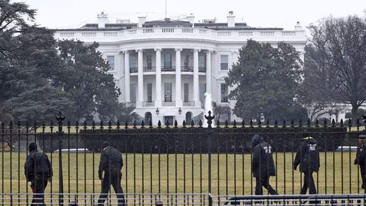 White House Shooting | వైట్హౌస్ సమీపంలో కాల్పులు.. దుండగుడు మృతి..