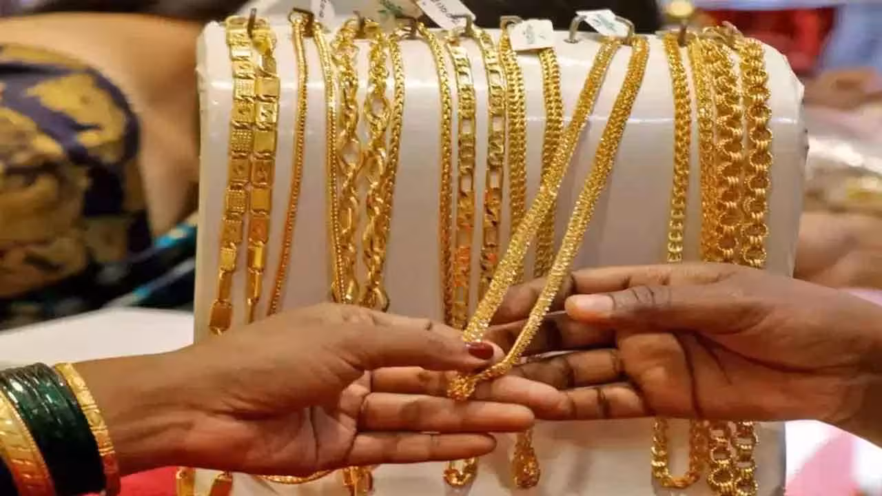 Gold And Silver Prices Today | బలపడుతున్న సెంటిమెంట్.. స్వల్పంగా పెరిగిన బంగారం ధరలు..