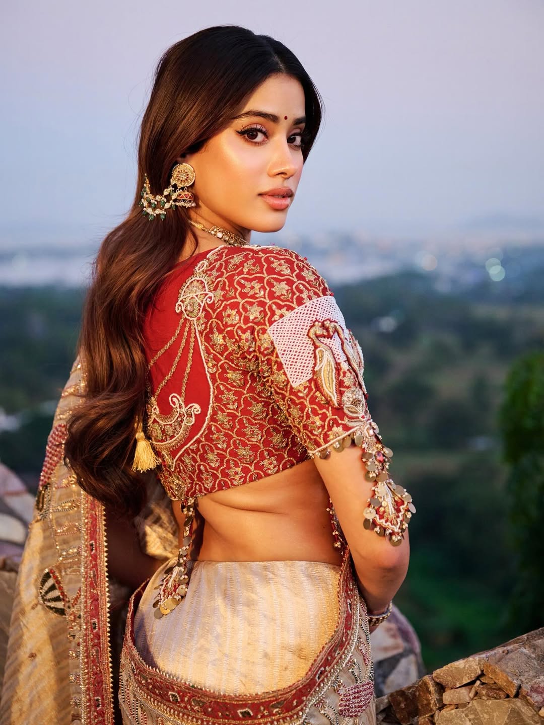 ఈ బాలీవుడ్ బ్యూటీని సినిమాలో అసభ్యంగా చూపించారని, వస్తువులా అవసరానికి వాడుకొని పక్కనపెట్టారని సెలిబ్రిటీలతో పాటు ఆడియెన్స్ ట్రోల్ చేస్తోన్నారు.